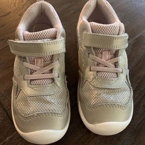 Stride Rite Girls Memory Foam Sensory Response